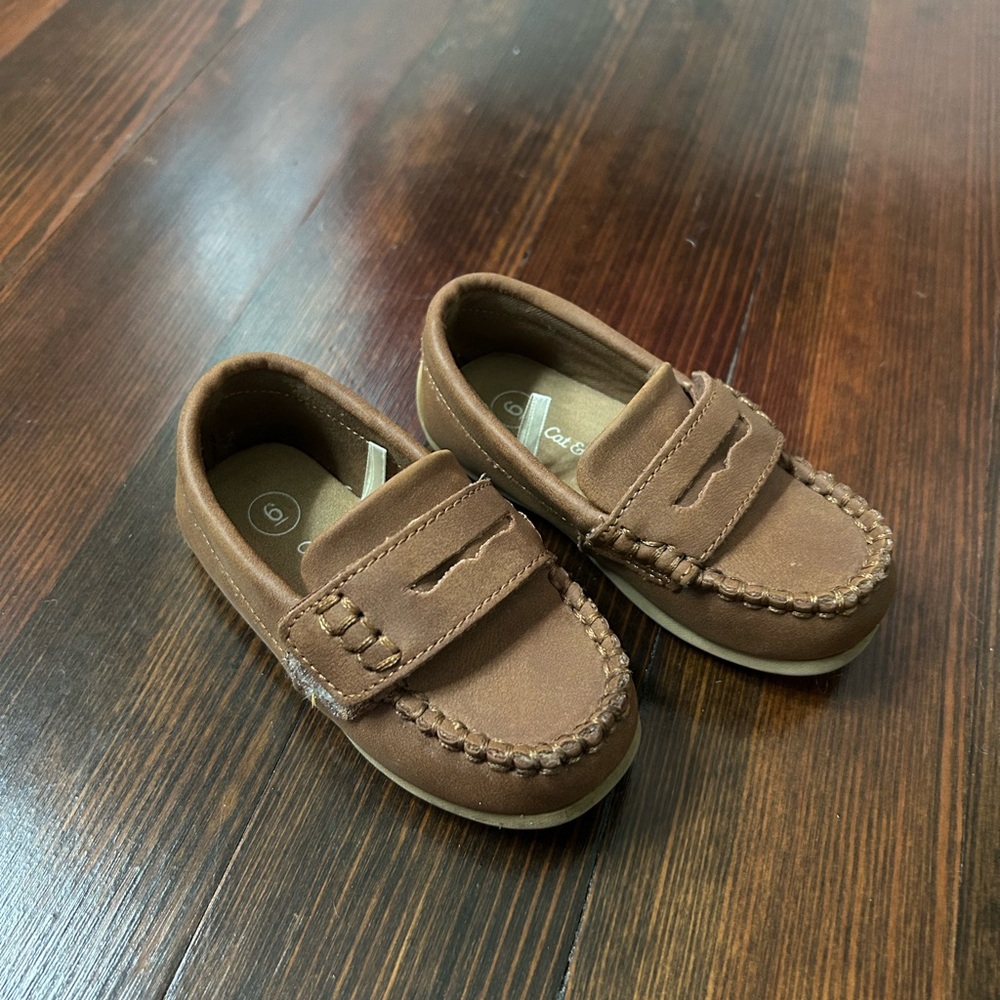 Worn twice, Comfortable Brown Kids Dress Loafers